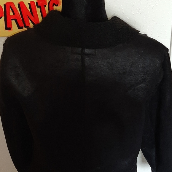 F21 black shimmery coat with faux shearling collar - Picture 7 of 12